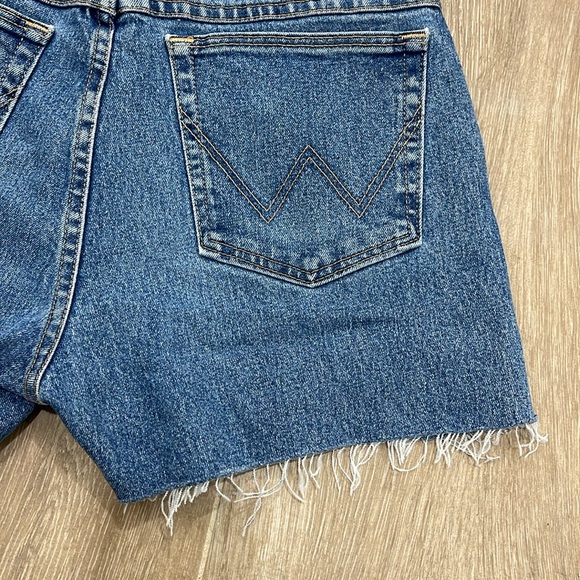 Wrangler Denim Cutoff Shorts Size 8/10 - Picture 2 of 5